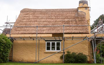 Settle thatch roofing costs